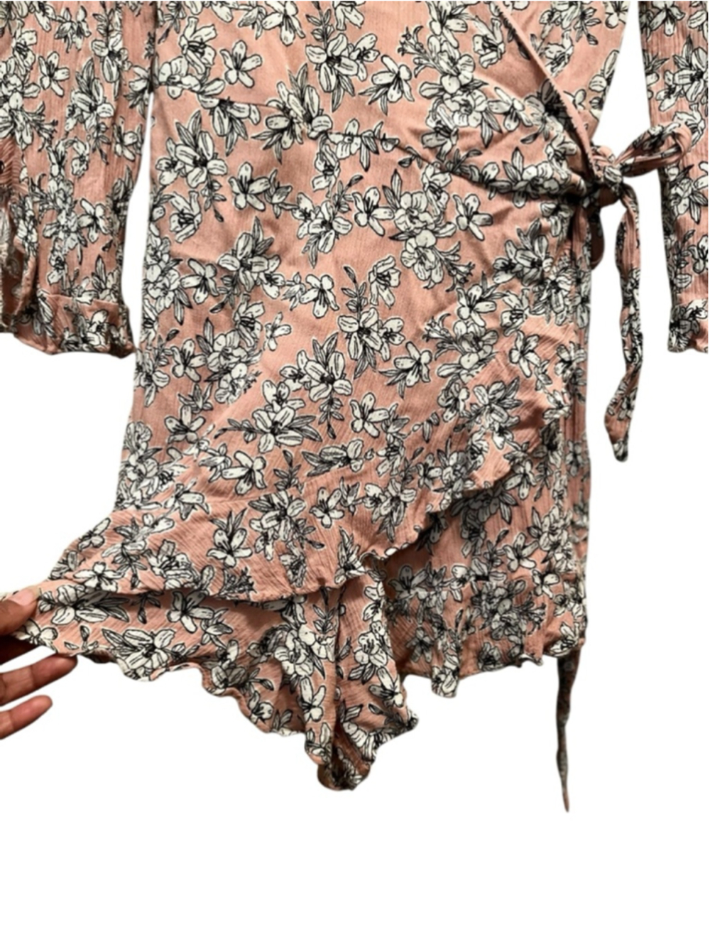 EUC Entro Pink Floral Wrap Romper Women’s Size Large - Picture 2 of 4